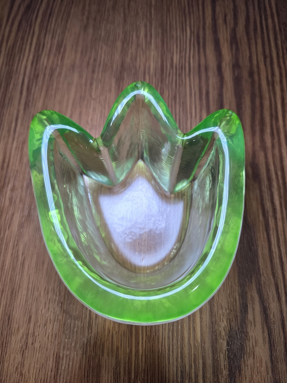 Mikasa Vibrant Green Glass Tulip Bowl